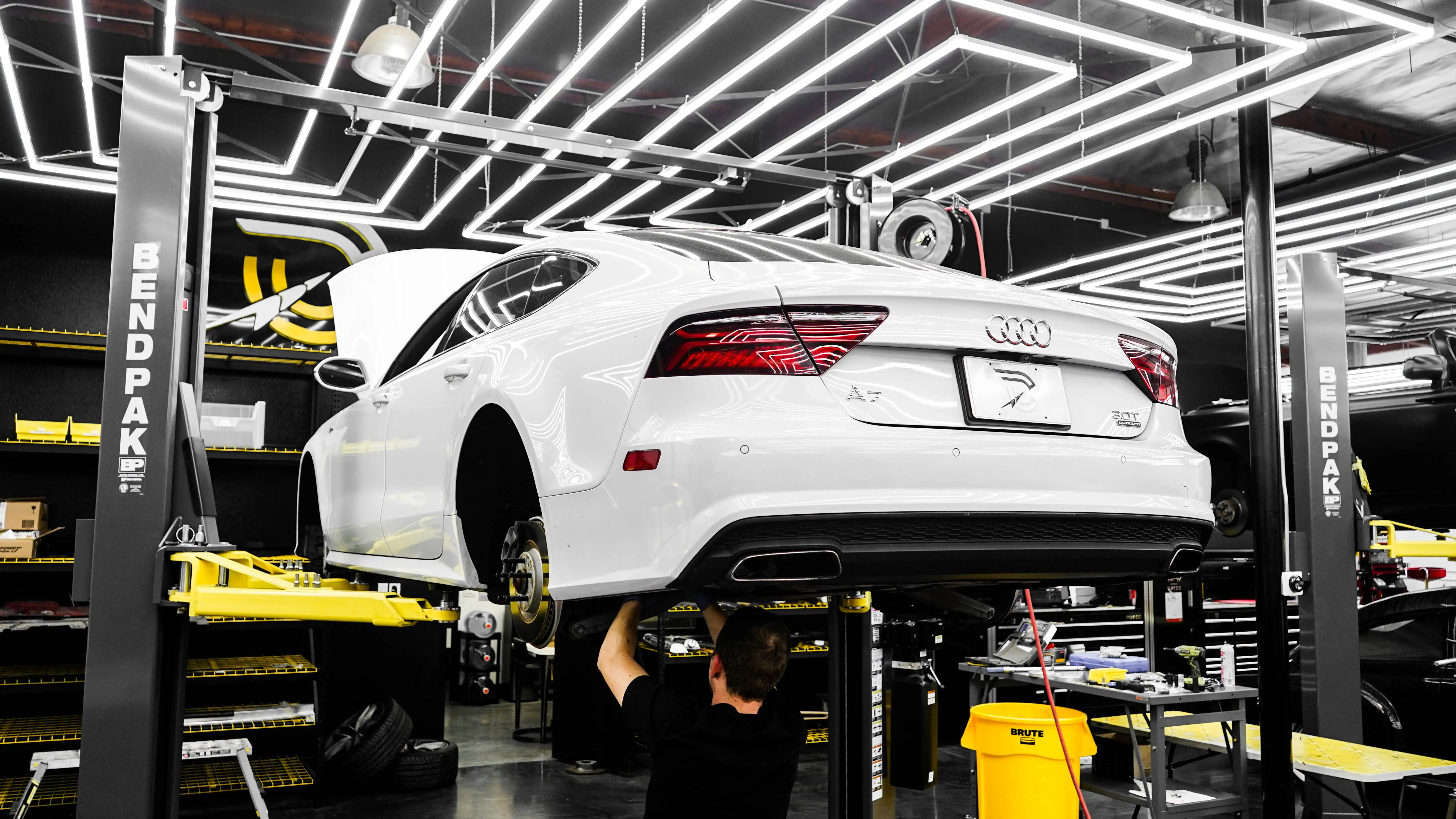 Tuxford Collision Center and Auto Body shop in Sun Valley CA